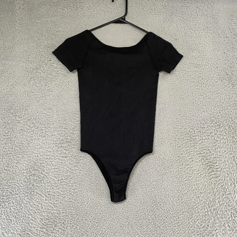 Lululemon Bodysuit Womens 2 / XS Seek Simplicity Short‎ Sleeve Low Back Ribbed